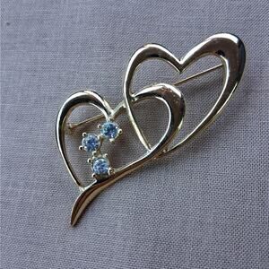 Gold Tone Double Heart Pin Brooch with Clear Rhinestone‎ Accents